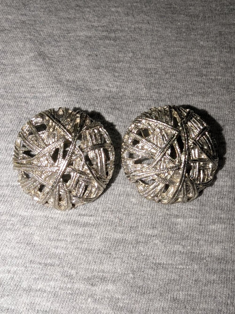 $2 with Bundle ~ Vintage Silver Tone Woven Wire Dome Stud Earrings 6913